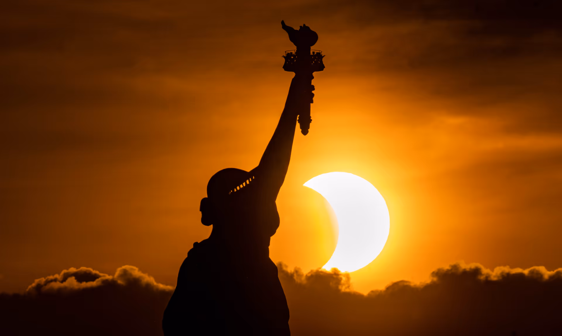 statue of liberty eclipse