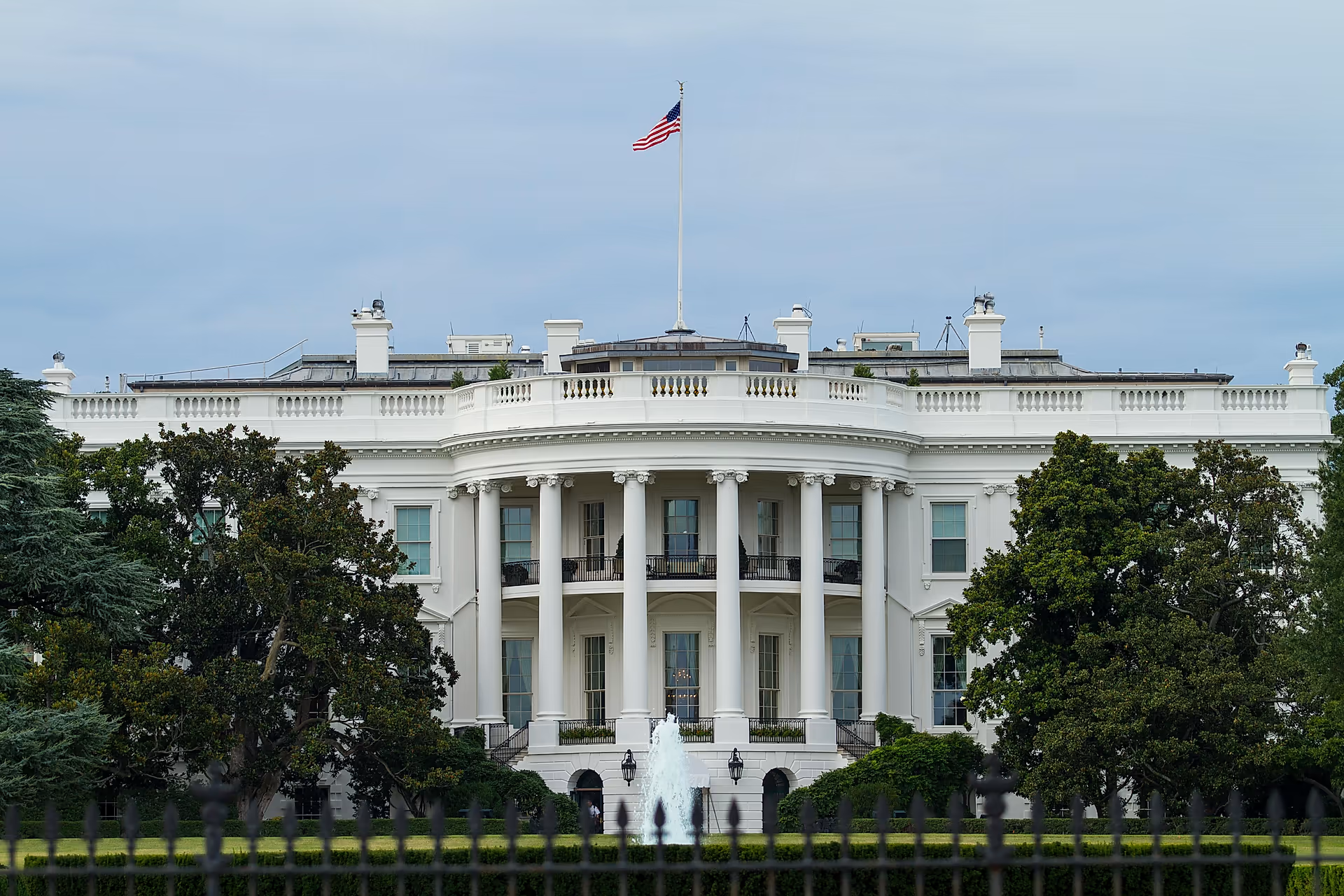 the white house front view